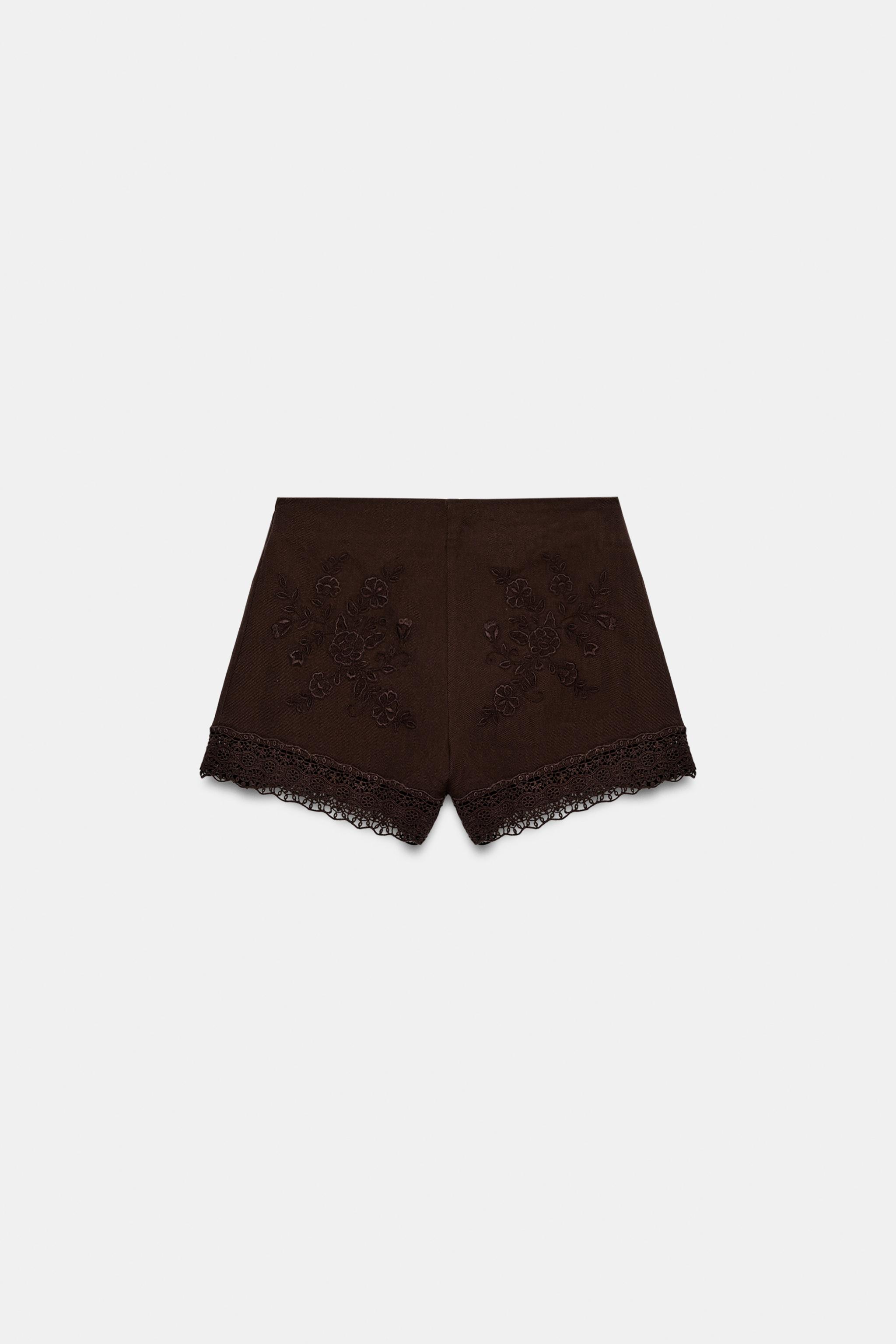 LACE EMBROIDERED SHORTS