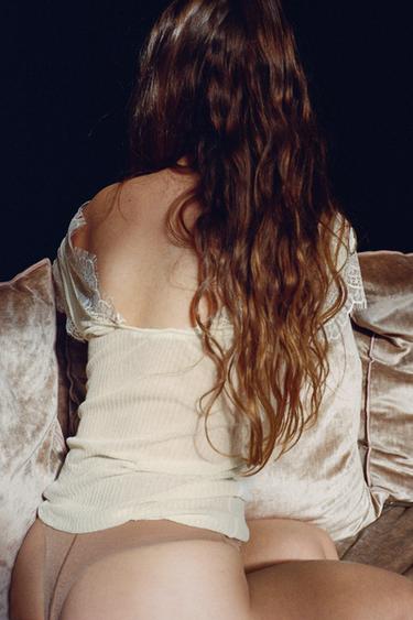 Zara PLETENI TOP SA ČIPKOM – Ekru