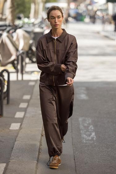 VESTE SATINÉE ZIPPÉE - Marron de Zara - Image 1