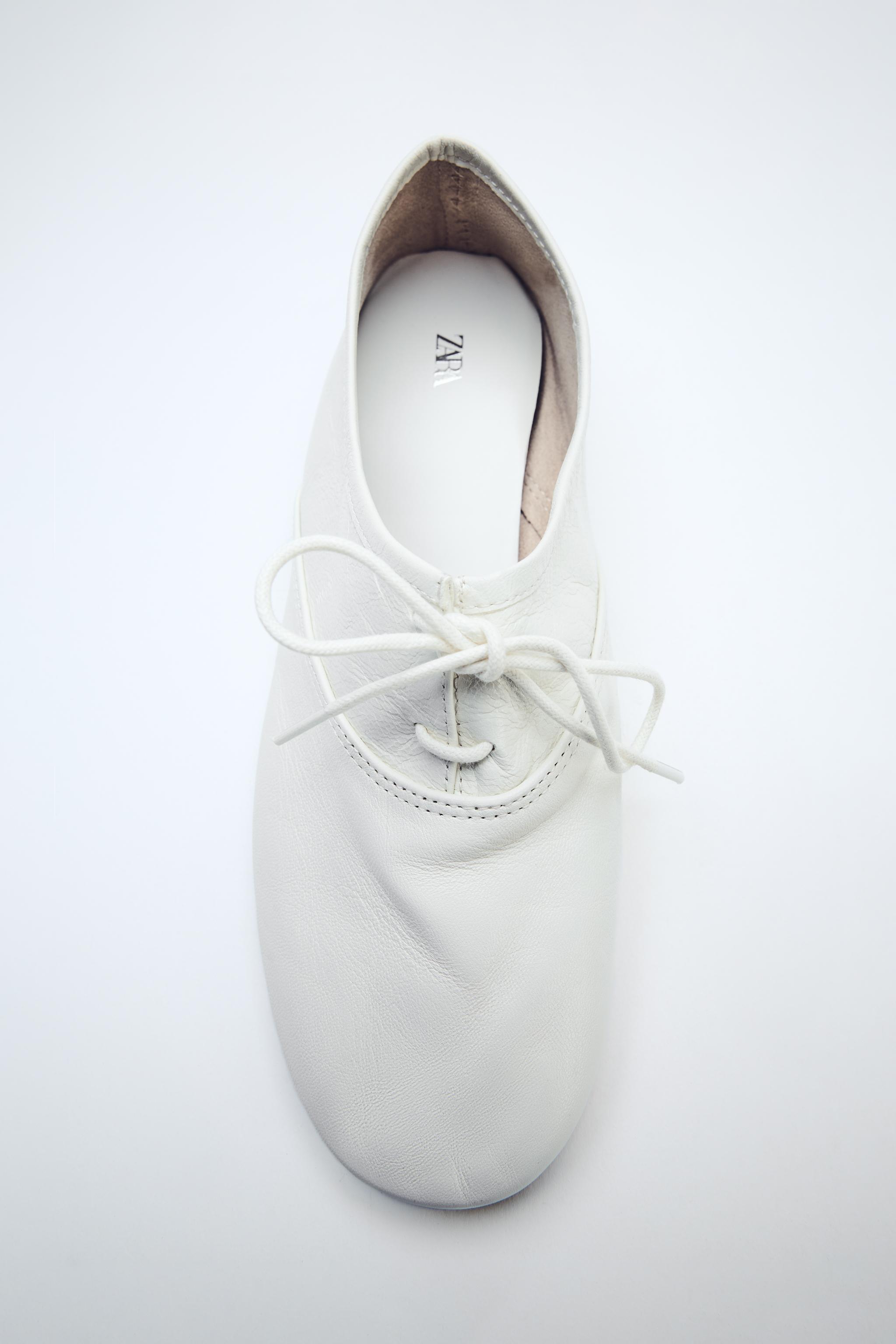 FLAT LACE-UP LEATHER SHOES