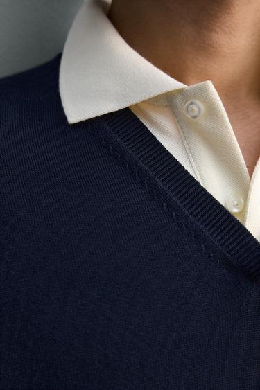 PULL RELAXED FIT À COL EN V - Bleu marine de Zara - Image 5