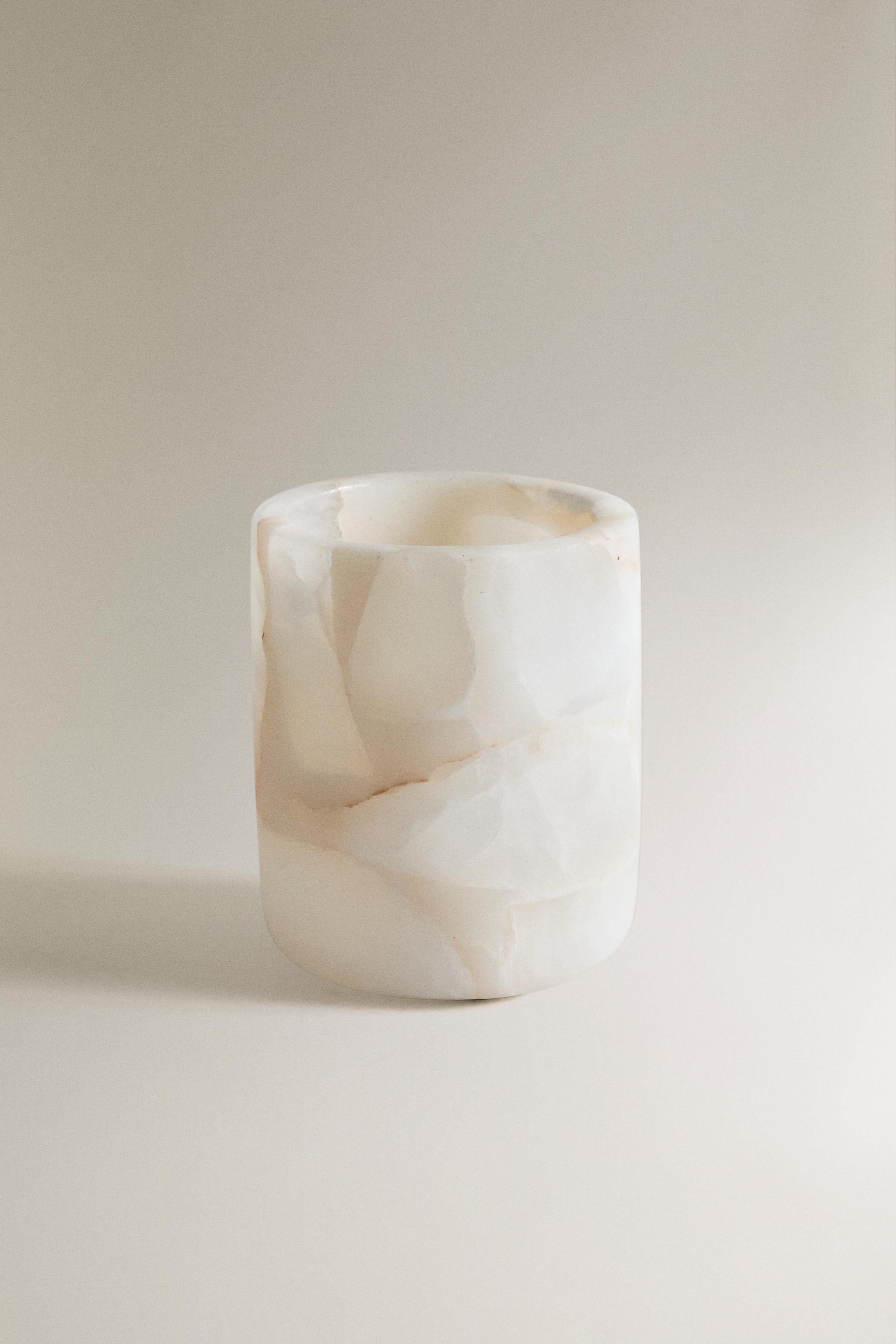 ALABASTER RESIN TOOTHBRUSH HOLDER — Light beige