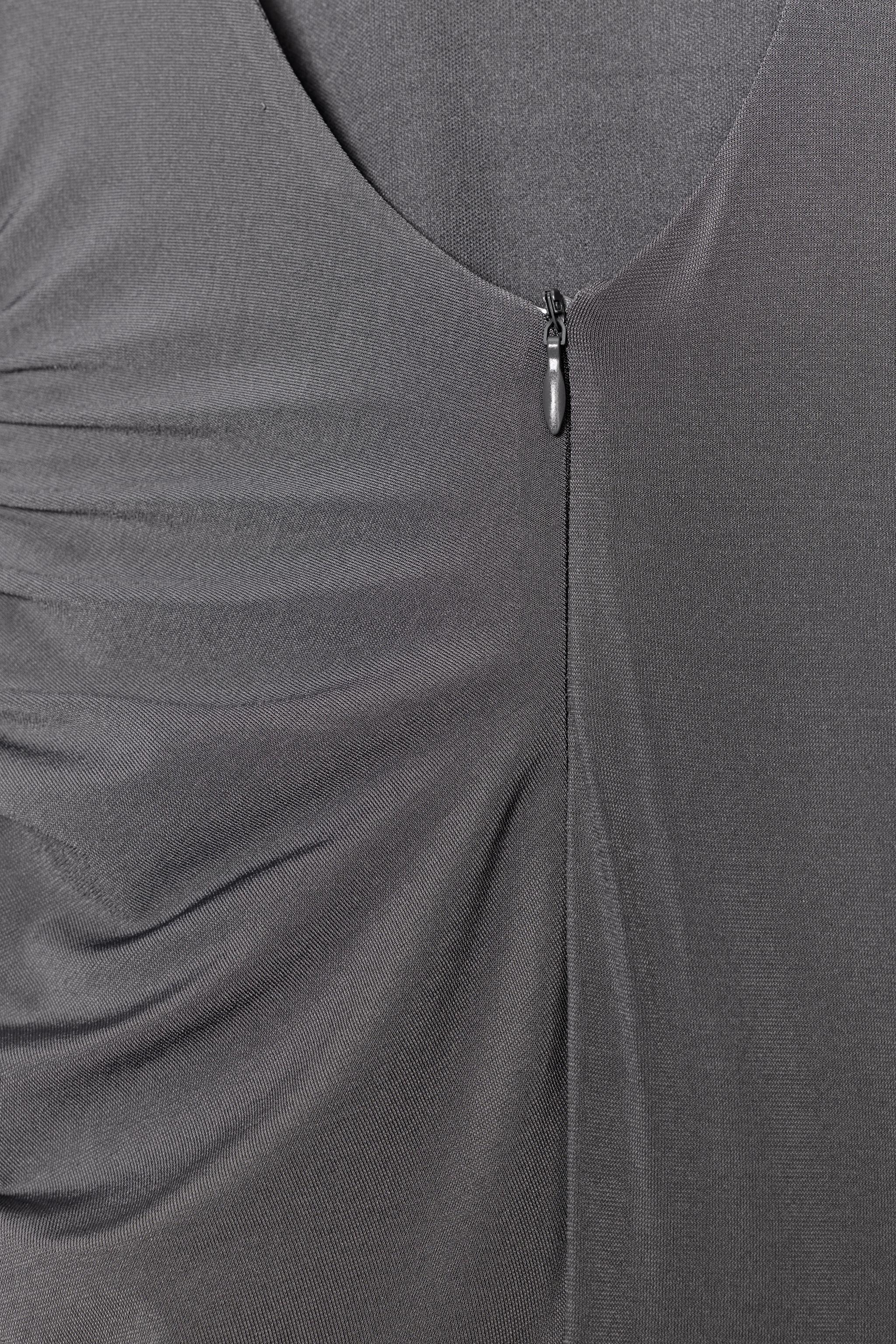 ROBE MI-LONGUE DRAPÉE AVEC ÉPAULETTES