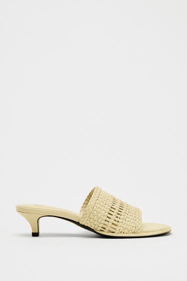 MULE CUERPO TRENZADO - Amarillo Vainilla de Zara