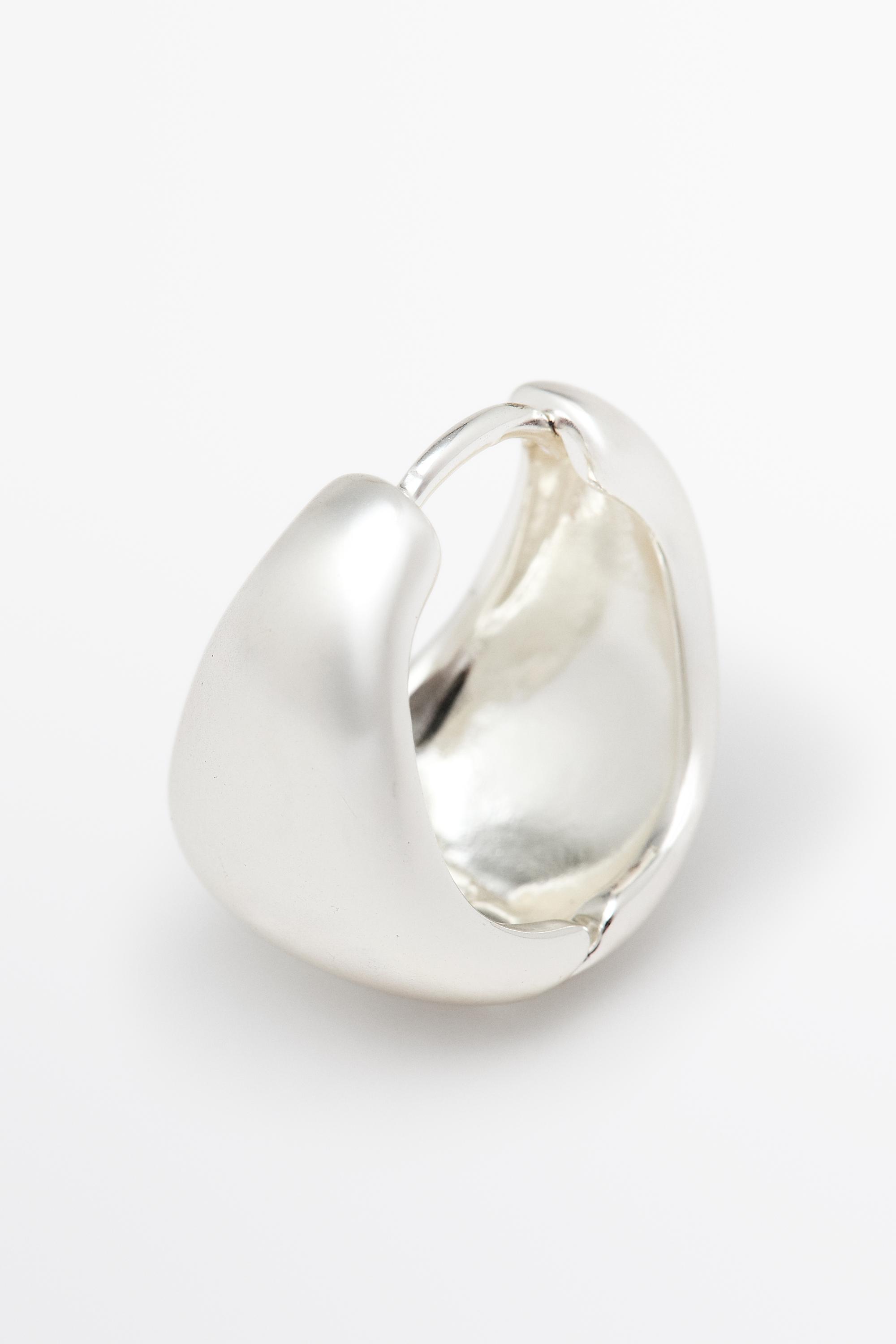 Voluminous earrings