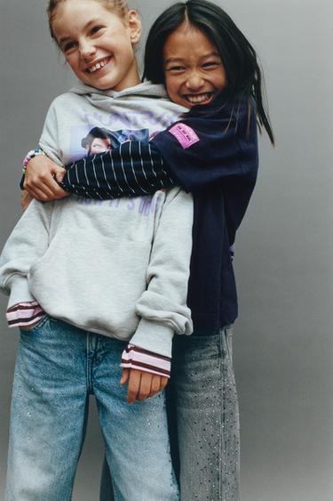 تيشرت مطبع KPOP DEMON HUNTERS™ NETFLIX © - رمادي الخاص بـ Zara