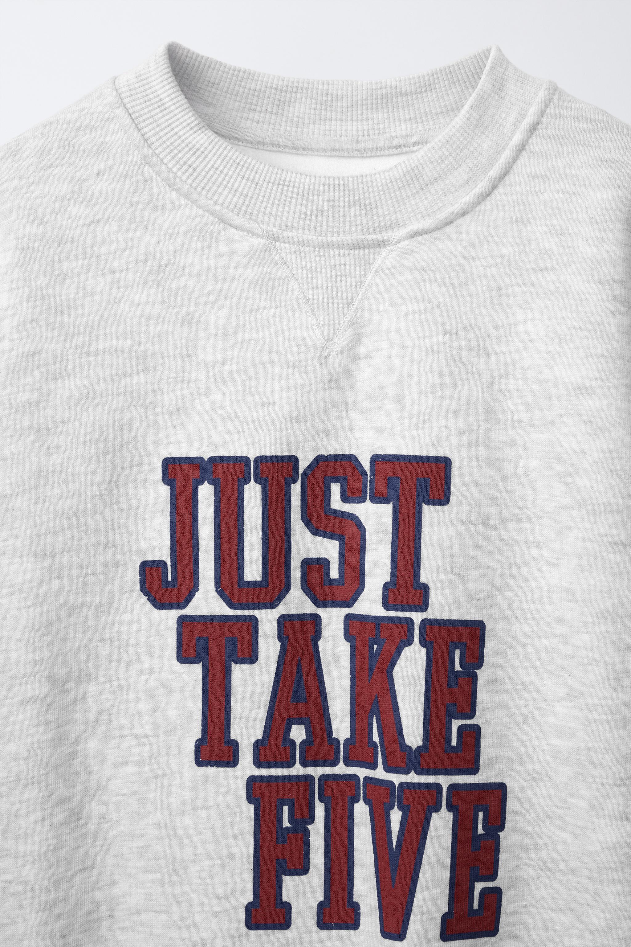 VARSITY TEXT PRINT SWEATSHIRT