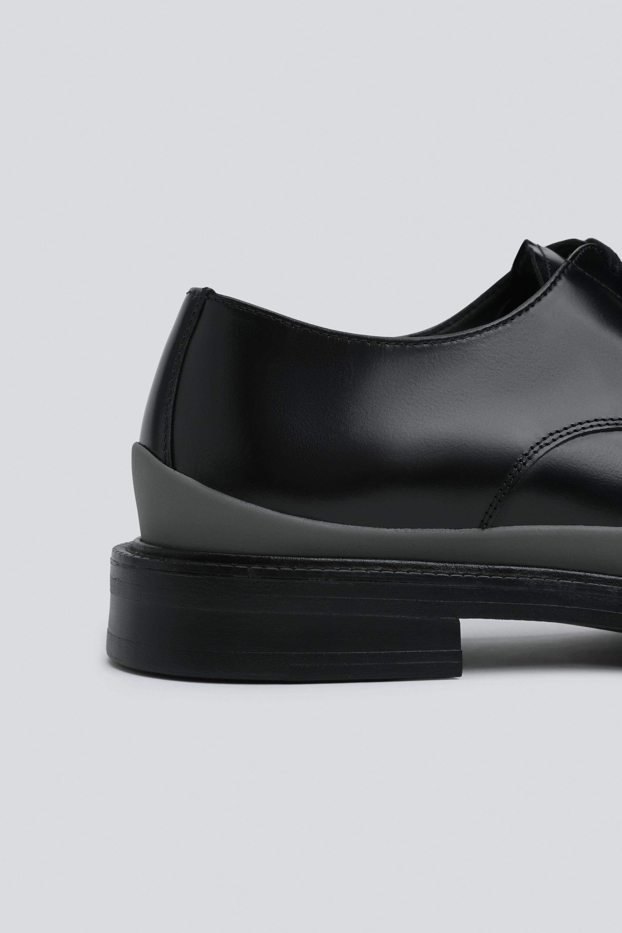 CHAUSSURES EN CUIR