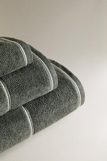 BATH TOWEL WITH RICE STITCH BORDER - Dark green by Zara - Image 1