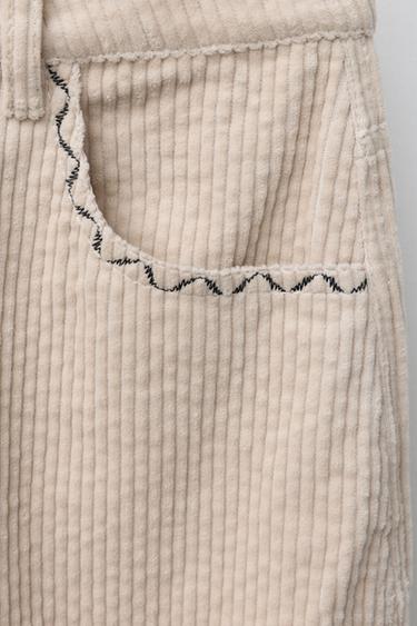 PANTALON BARREL EN VELOURS CÔTELÉ AVEC DÉTAIL BRODÉ - Écru de Zara - Image 2