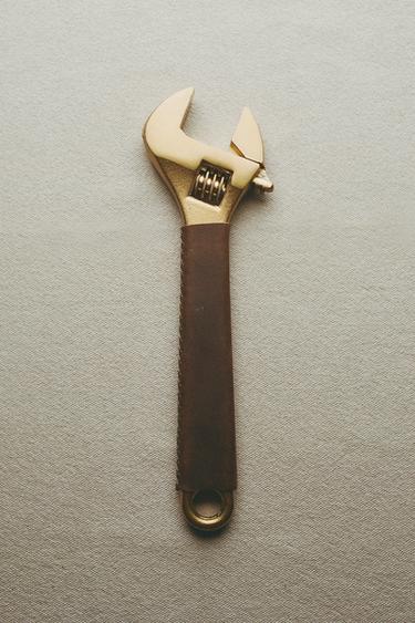 Zara STEEL WRENCH WITH LEATHER HANDLE - Brown