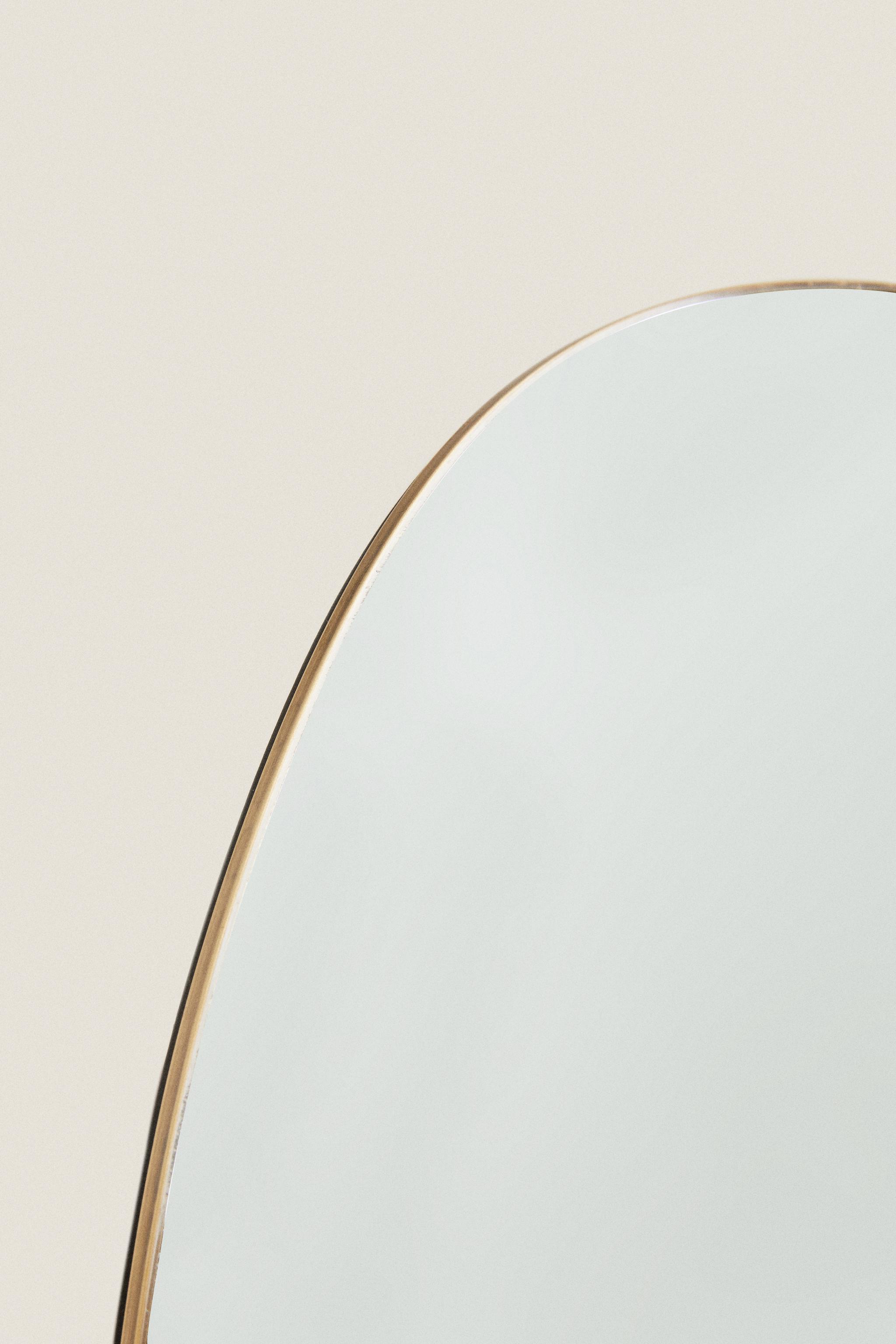 WALL MIRROR WITH ROUND FRAME