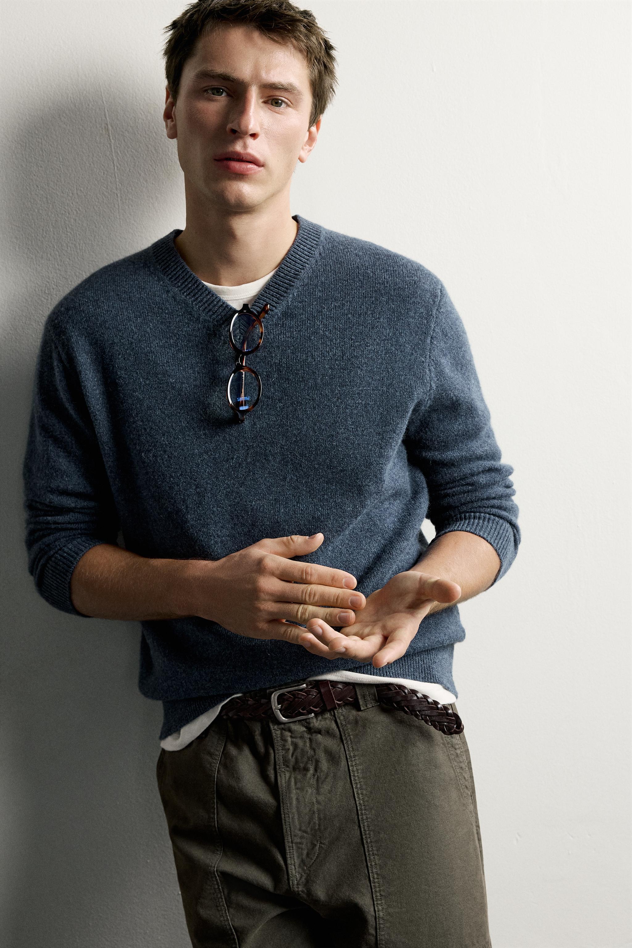 100% WOOL V-NECK SWEATER