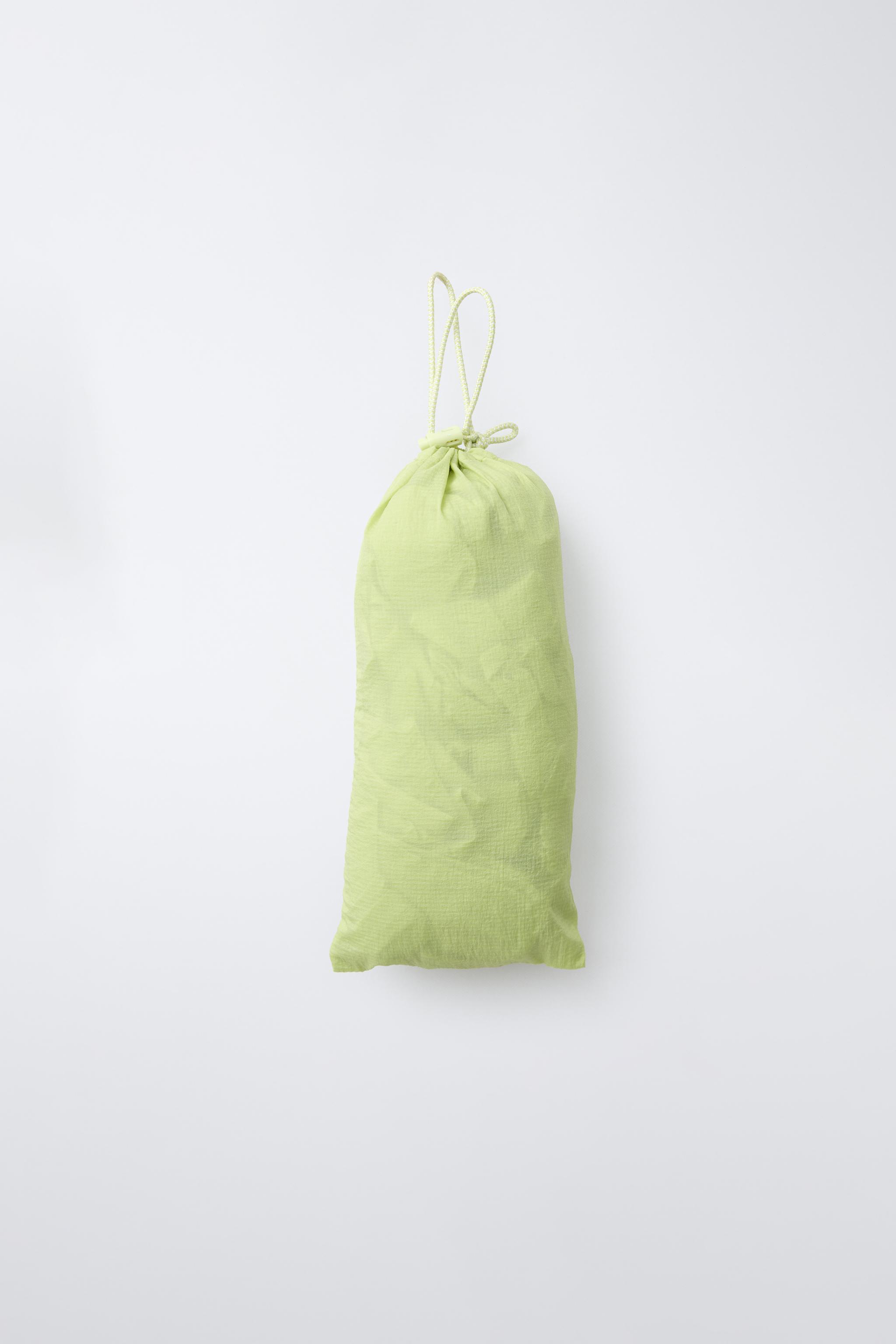 LIGHTWEIGHT PACKABLE WINDBREAKER - Lime green | ZARA United