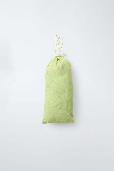 LIGHTWEIGHT PACKAWAY WINDBREAKER - Lime by Zara