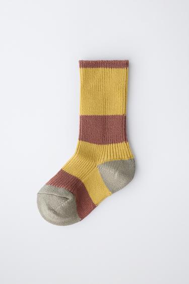 CHAUSSETTES LONGUES À RAYURES - Moutarde de Zara - Image 3