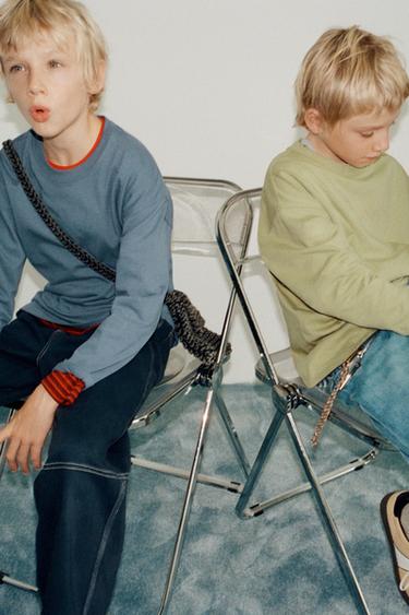 BASIS T-SHIRT I MELLEMTYKT STOF - mellemblå fra Zara