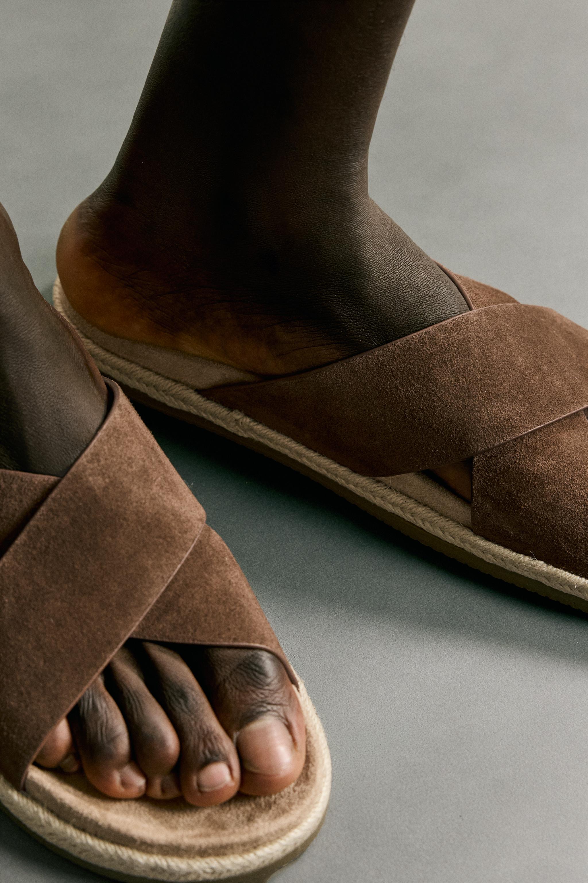 LEATHER CROSSOVER SANDALS