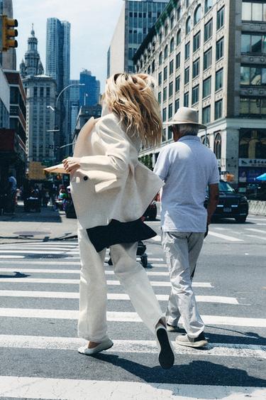 BLAZER CRUZADA OVERSIZE - Blanco roto de Zara