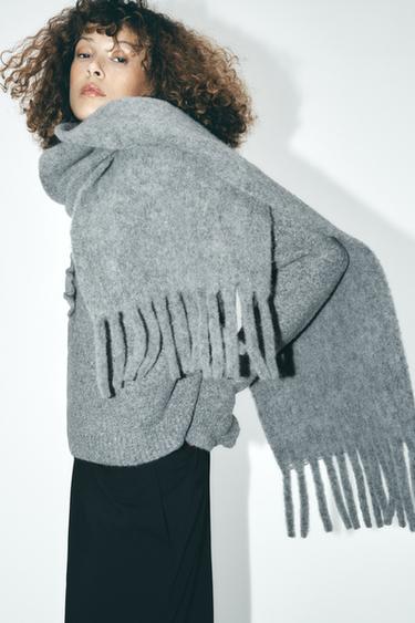 WIDE FRINGED SCARF - Grey by Zara