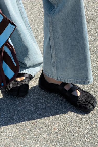 Zara ELASTIC STRAP BALLET FLATS - Black