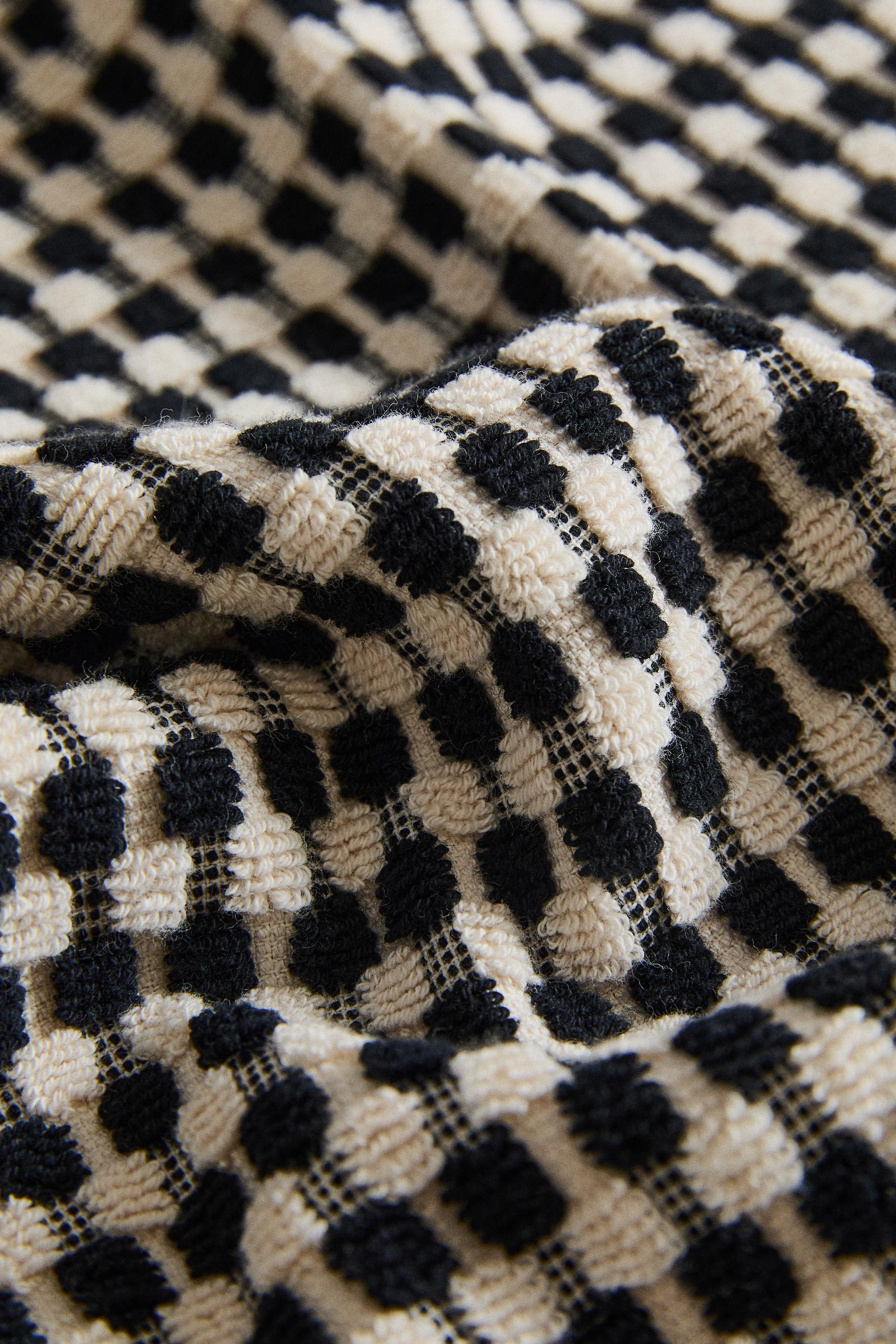 TEXTURED COTTON BATH TOWEL