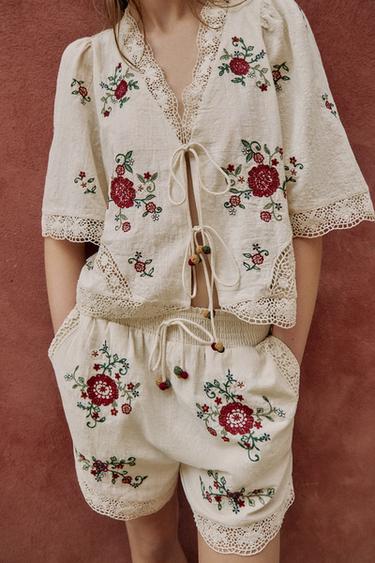 ШОРТЫ С ВЫШИВКОЙ ЦВЕТОВ — ЭКРЮ от Zara