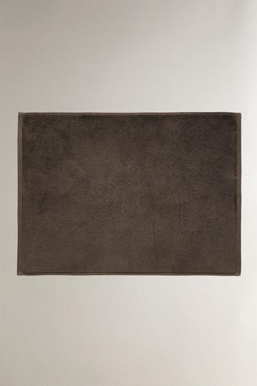 EXTRAWEICHER UND RUTSCHFESTER BADVORLEGER - Dunkles Nerzbraun von Zara