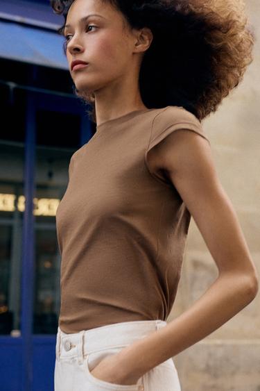 T-SHIRT MINIMAL MANCHES COURTES - Marron clair de Zara - Image 1