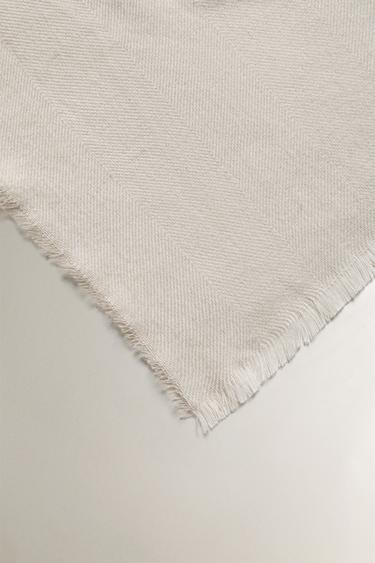 COUVERTURE LÉGÈRE À FRANGES - Écru de Zara - Image 1