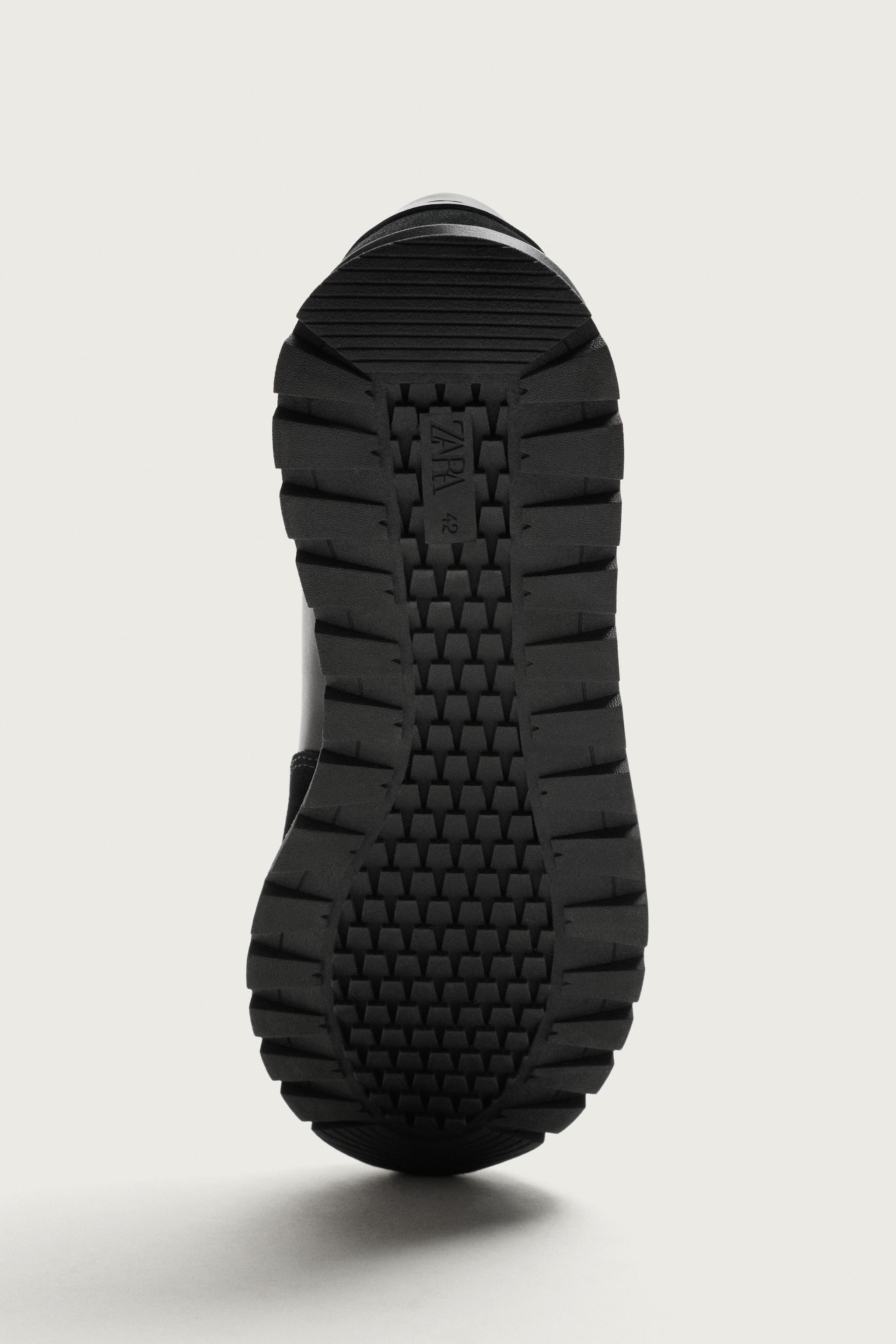 CASUAL SNEAKERS
