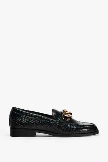 MOCASSINS À RELIEF AVEC CHAÎNE - Noir de Zara