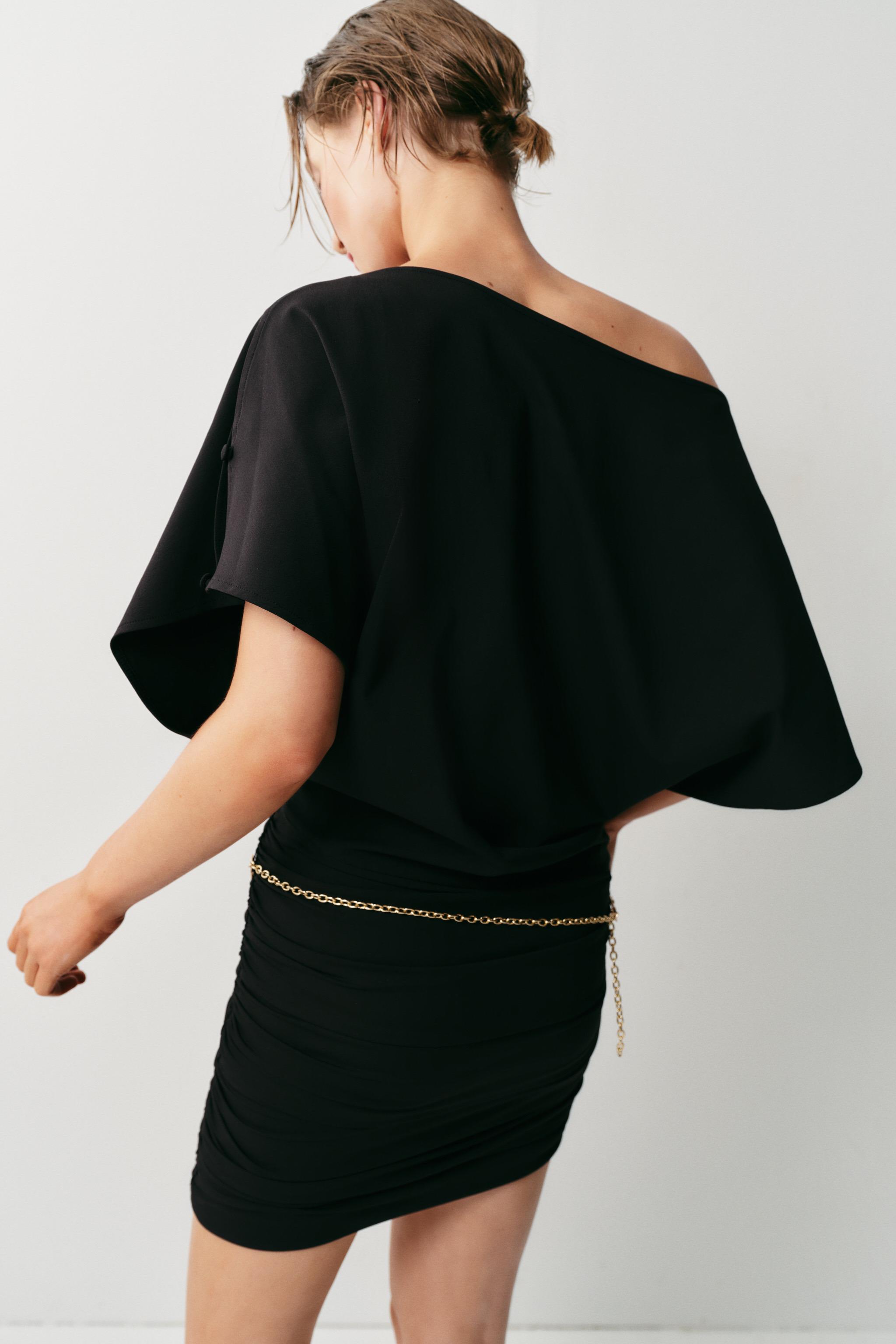 ROBE COURTE DRAPÉE AVEC CEINTURE