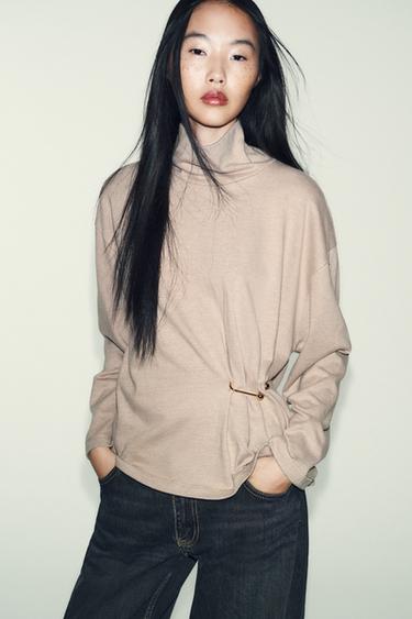 SOFT TOP WITH METAL APPLIQUÉ - Sand / Marl by Zara