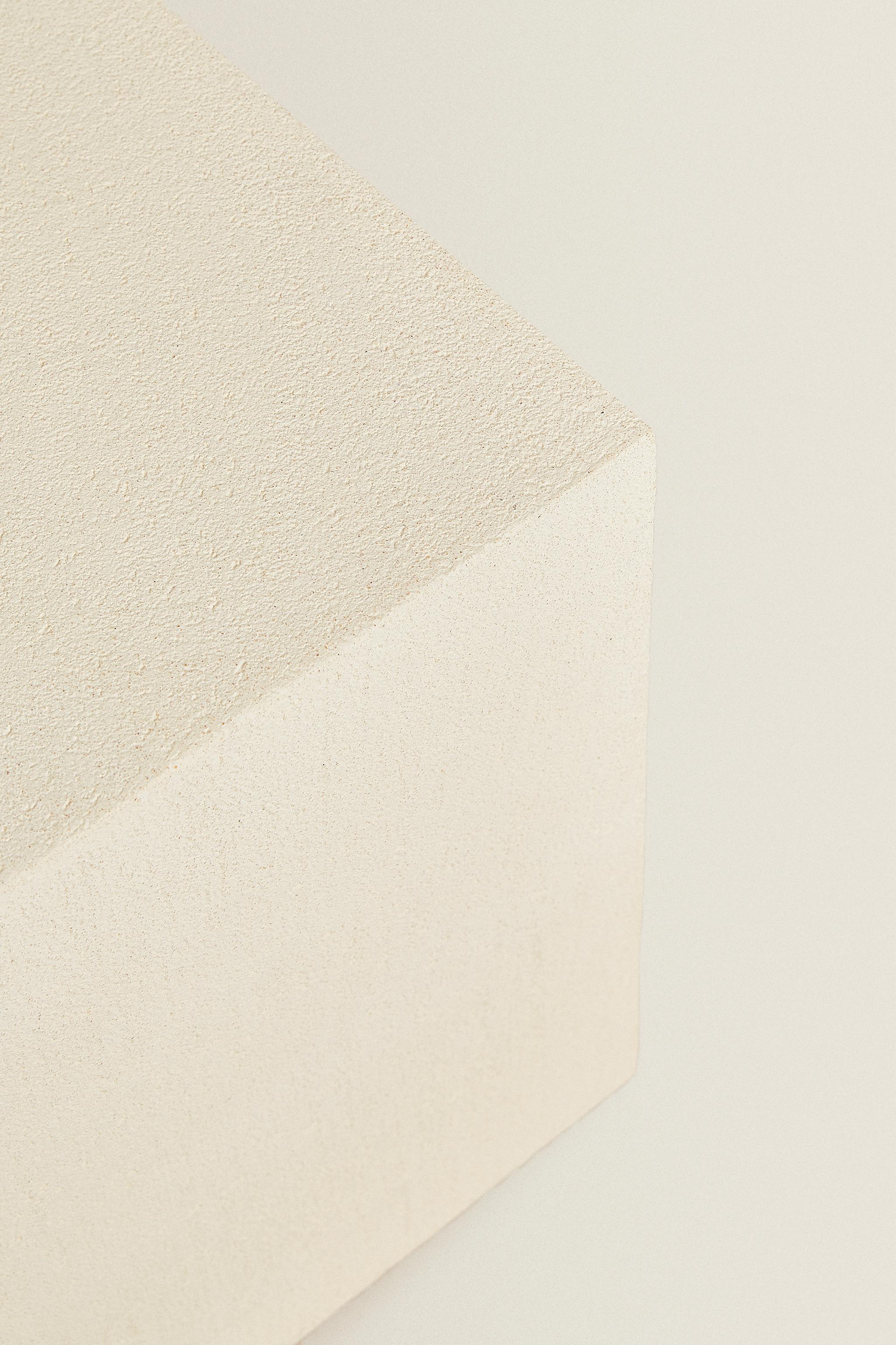 セメントフィニッシュ テーブル - オフホワイト | ZARA Japan / 日本
