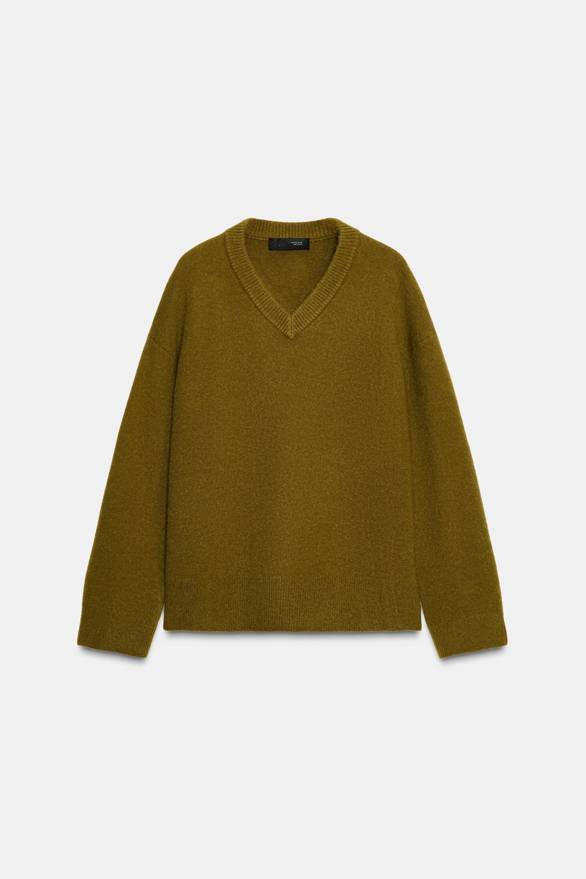 SUÉTER DE TRICÔ LISO COM GOLA V - Verde-oliva | ZARA Brasil