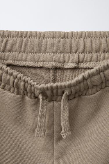 BERMUDA DE JOGGING LISERÉS CONTRASTE - Beige de Zara - Image 2