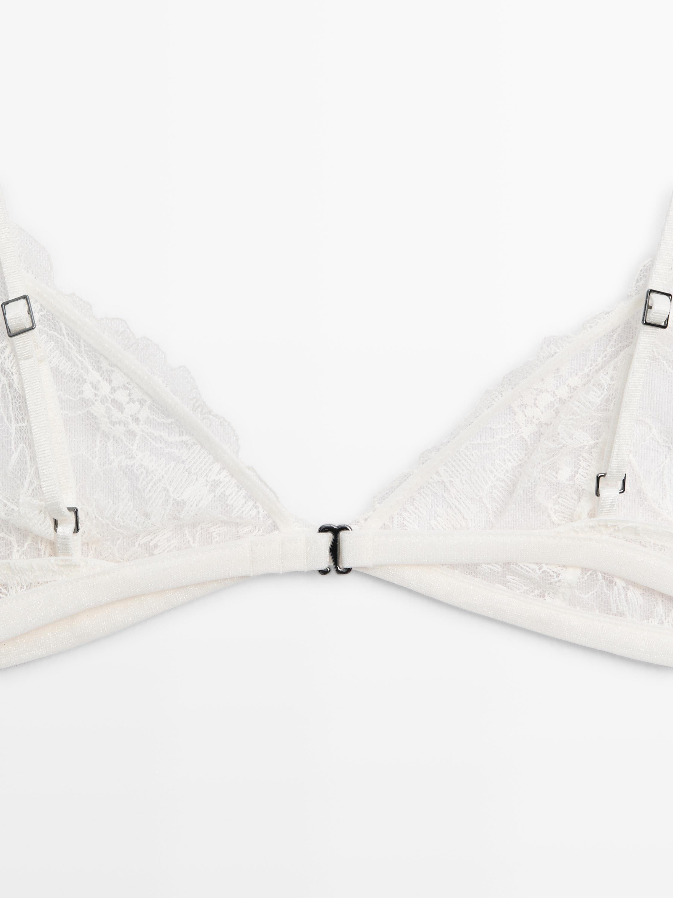 Lace bralette with scalloped details