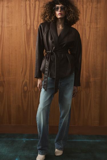CHAQUETA EFECTO PIEL CINTURÓN ZW COLLECTION - Marrón de Zara - Imagen 0