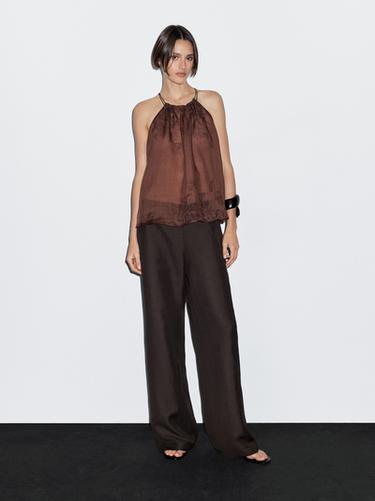 Top halter fluido estampado flores - Chocolate de Zara