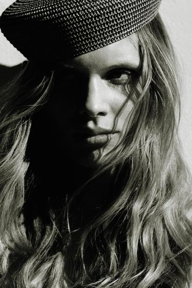 КОНТРАСТНА КАПА - Екру / Црна од Zara