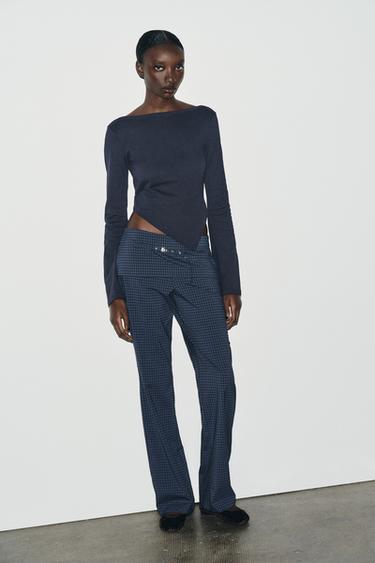 تي شيرت بياقة على شكل قارب غير متماثل - بحري الخاص بـ Zara