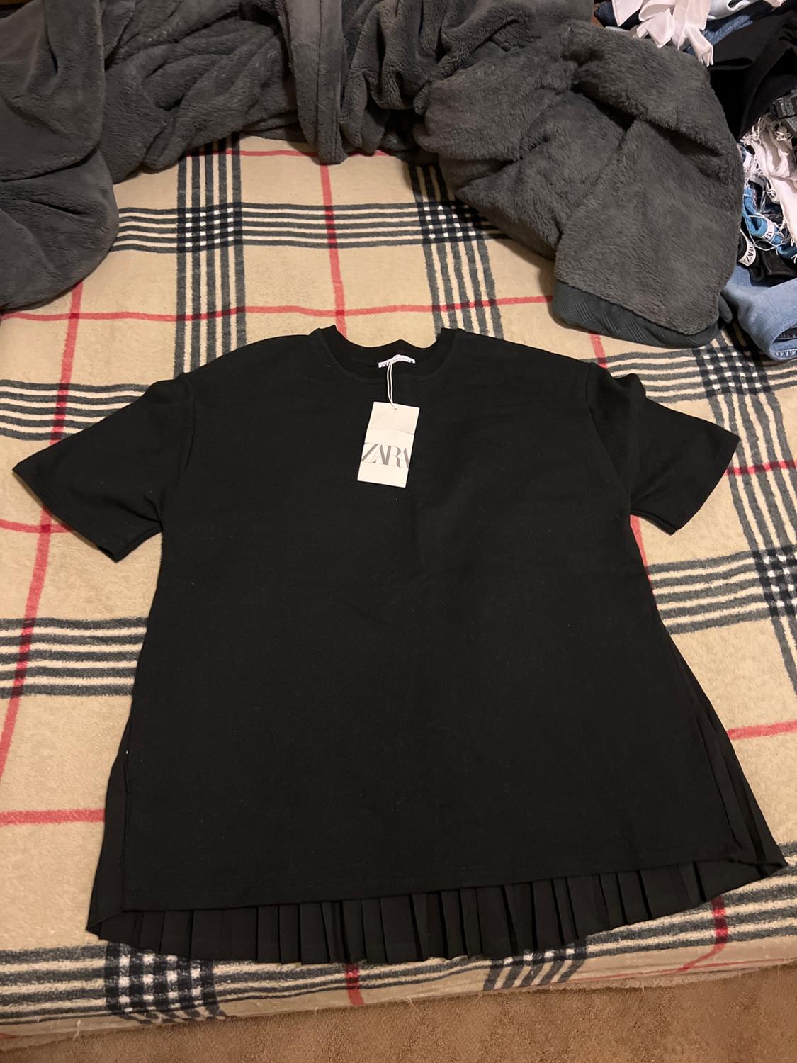 PLEATED BACK SWEATSHIRT