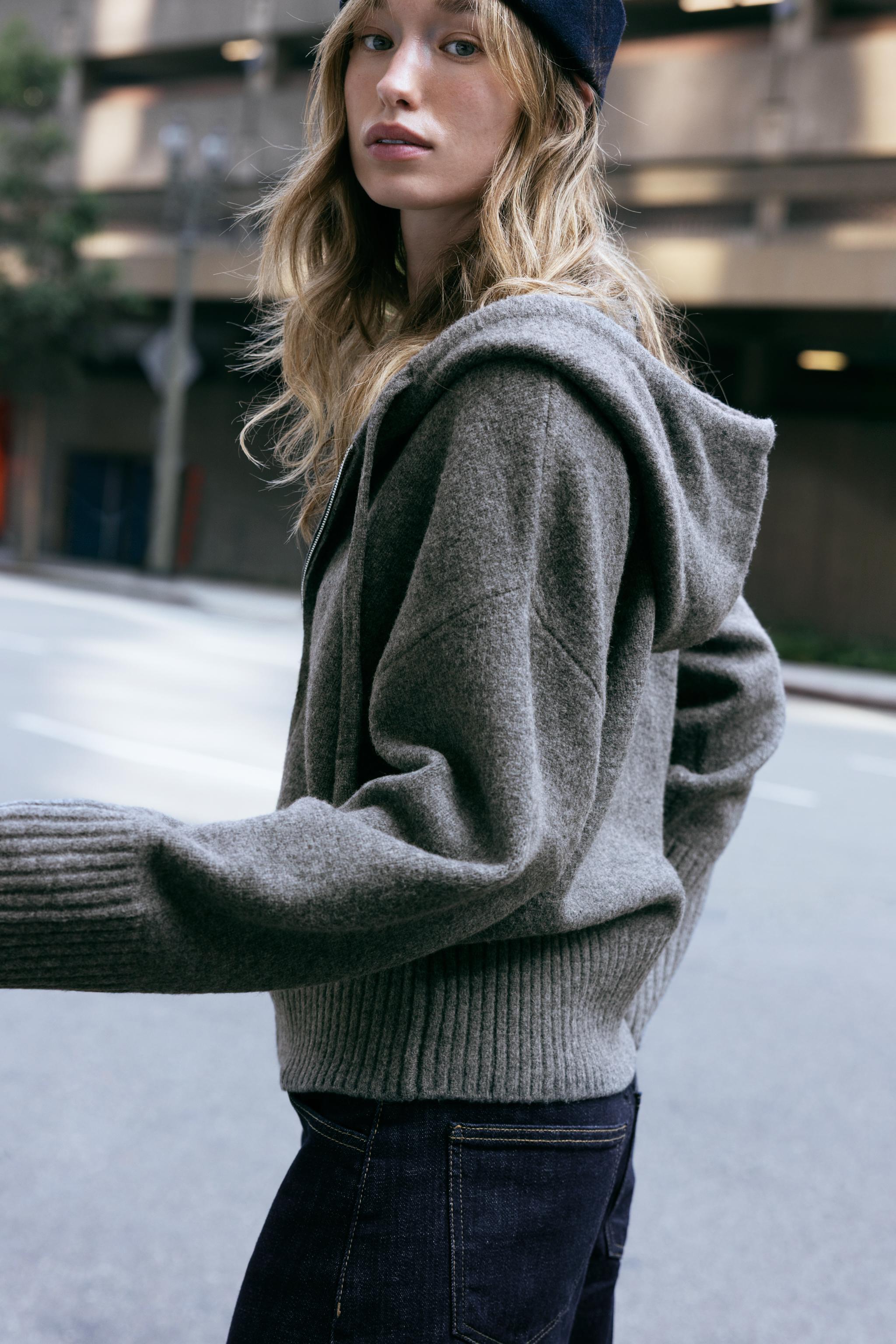 HOODED KNIT SWEATSHIRT