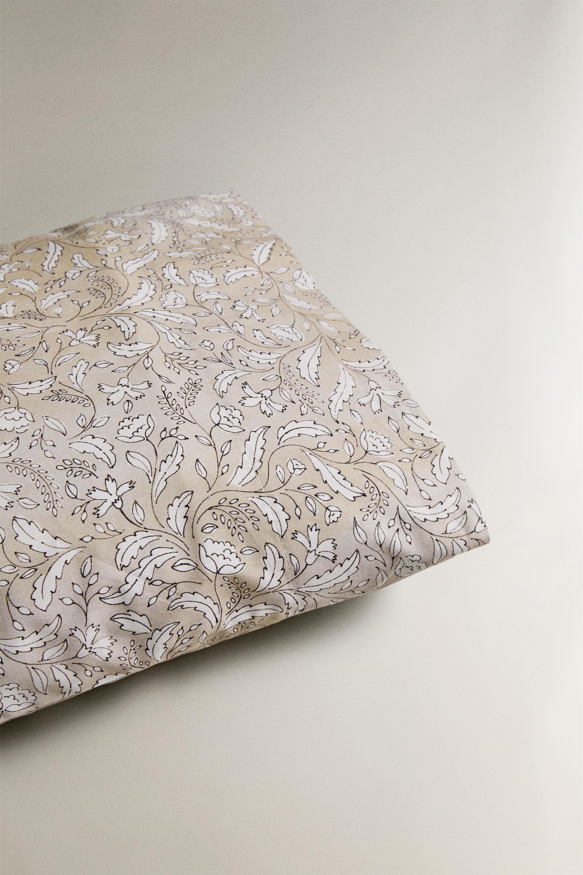 LEAF PRINT PILLOWCASE