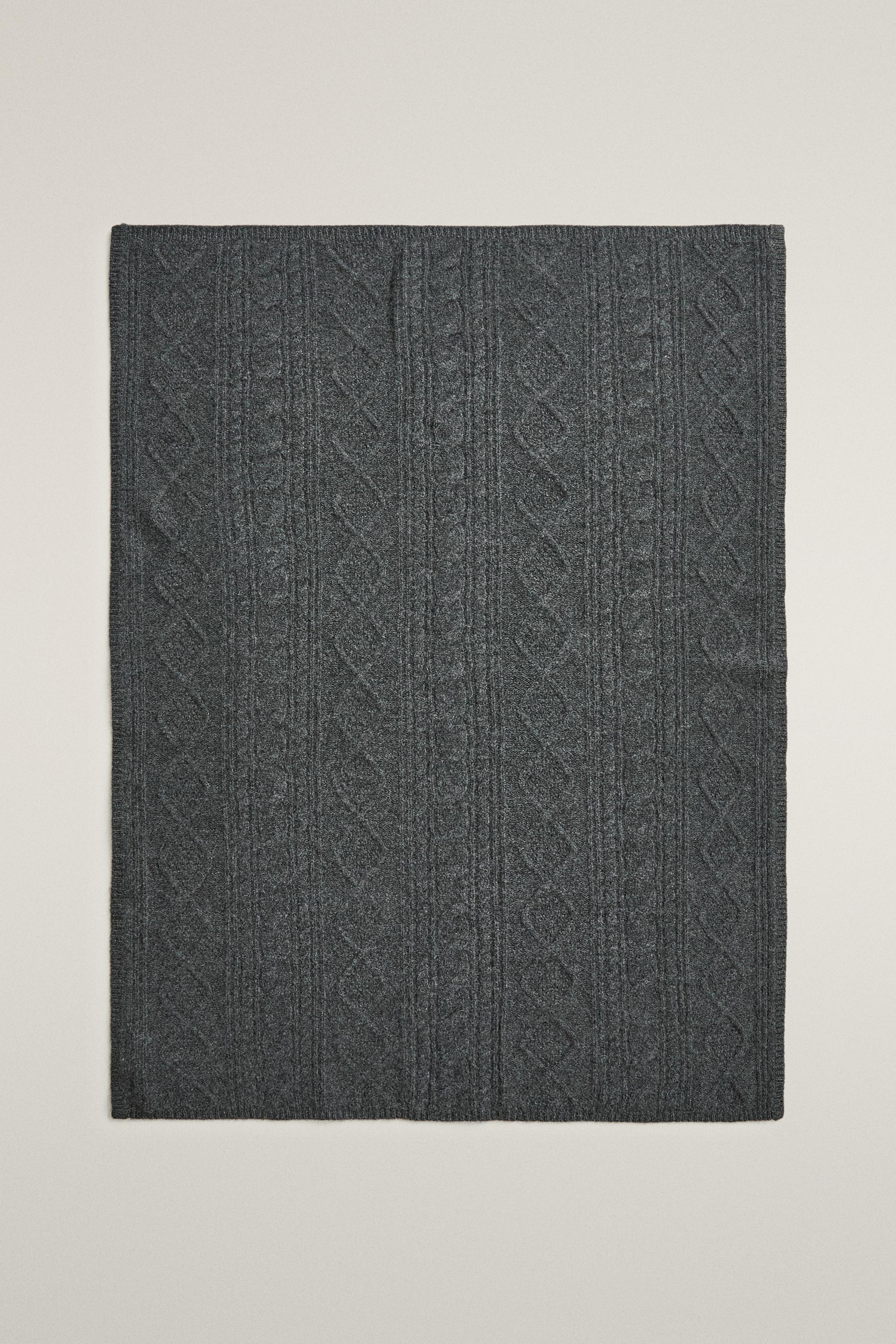CASHMERE CABLE KNIT BABY BLANKET