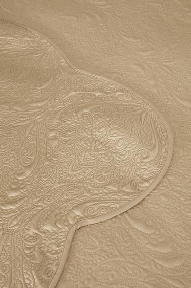 DAMASK-STYLE QUILT - Beige by Zara - Image 3