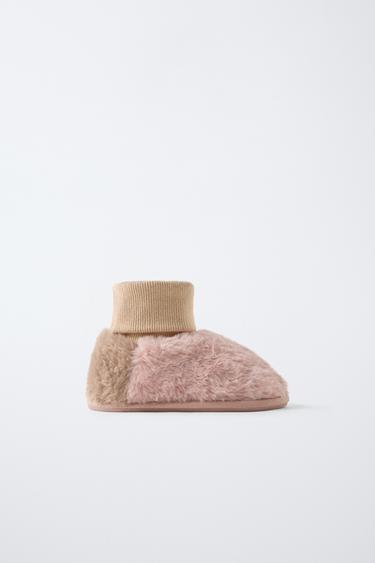 CHAUSSURE D'INTÉRIEUR AVEC CHAUSSETTE - Rose de Zara
