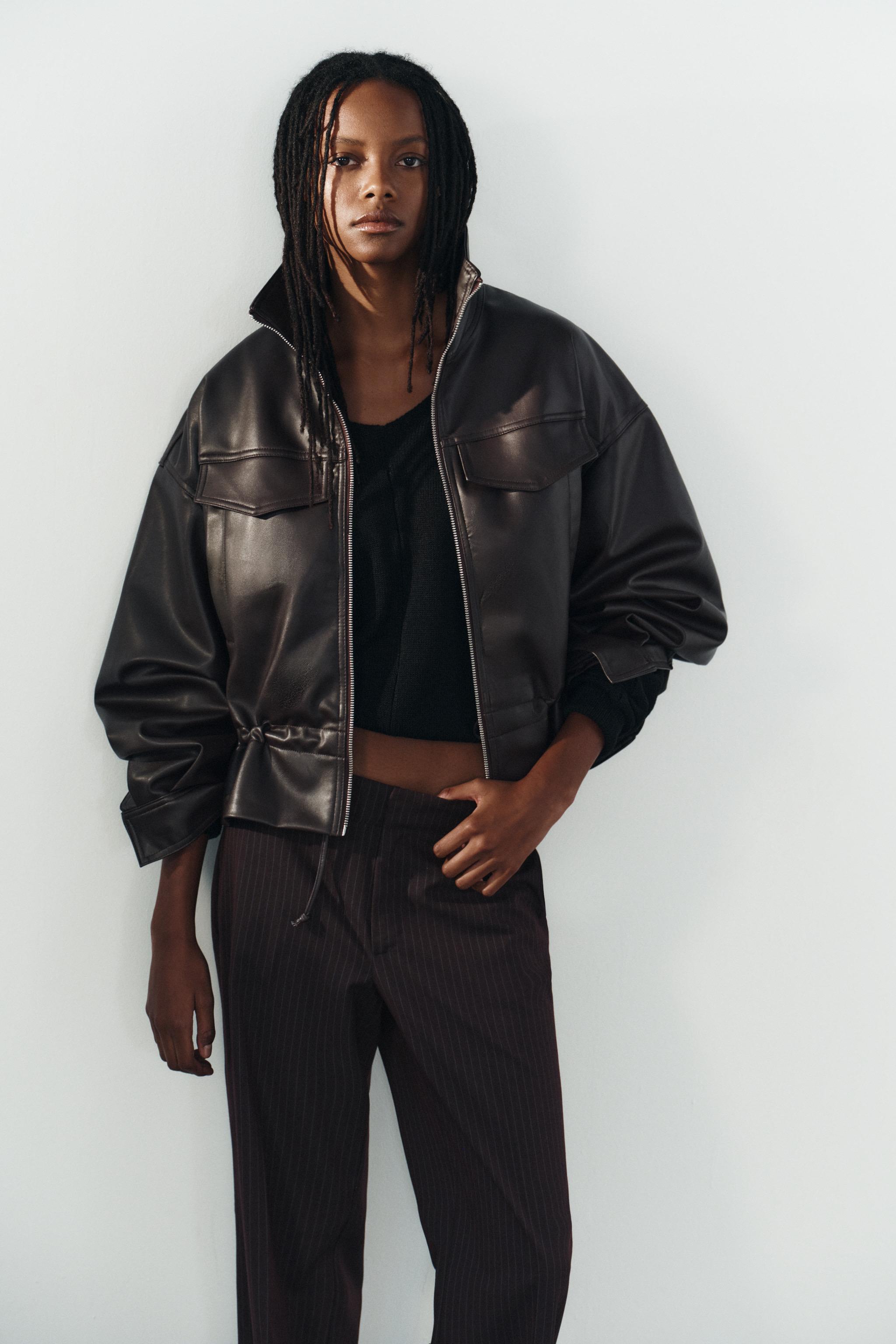 VESTE EN MATIÈRE SYNTHÉTIQUE À TAILLE AJUSTABLE