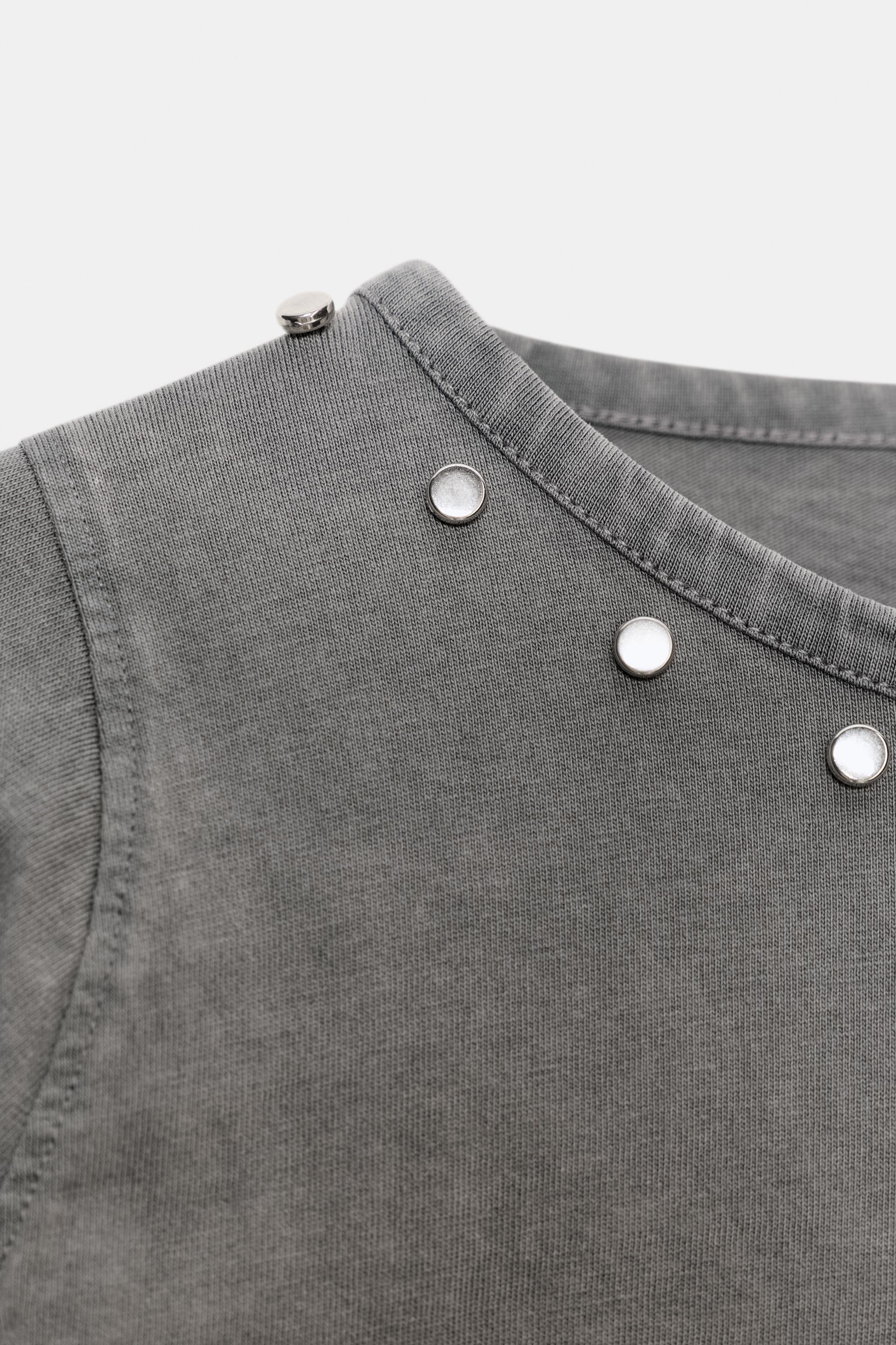 WASHED EFFECT STUDDED T-SHIRT